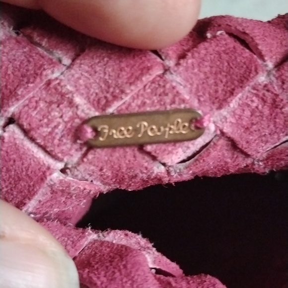 Muted magenta Free People crossbody cellphone bag - Picture 2 of 3